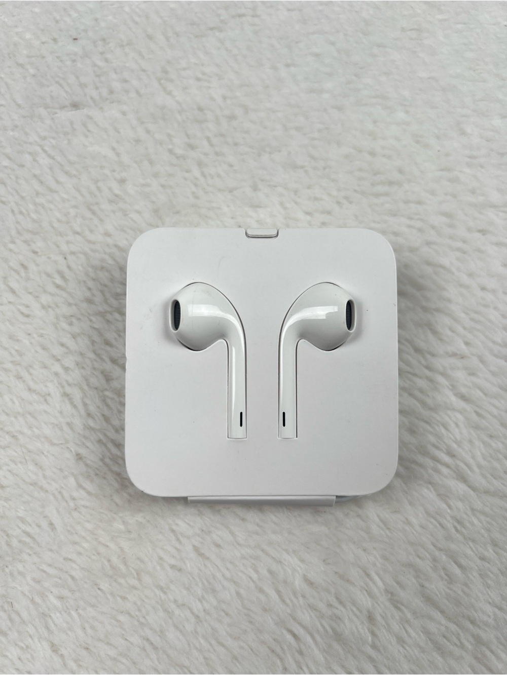 Apple EarPods Wired Lightning Earbuds Headphones White NEW